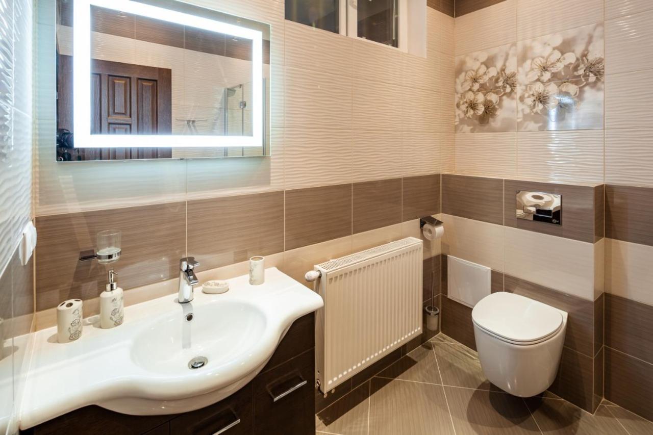 Alfa Apartments Svobody 31 Lviv Ngoại thất bức ảnh