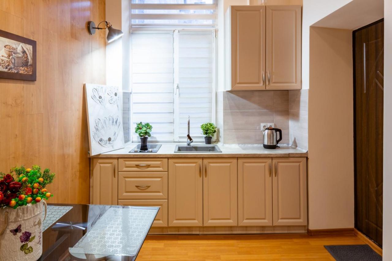 Alfa Apartments Svobody 31 Lviv Ngoại thất bức ảnh