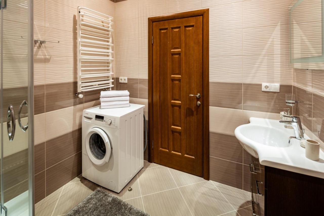 Alfa Apartments Svobody 31 Lviv Ngoại thất bức ảnh