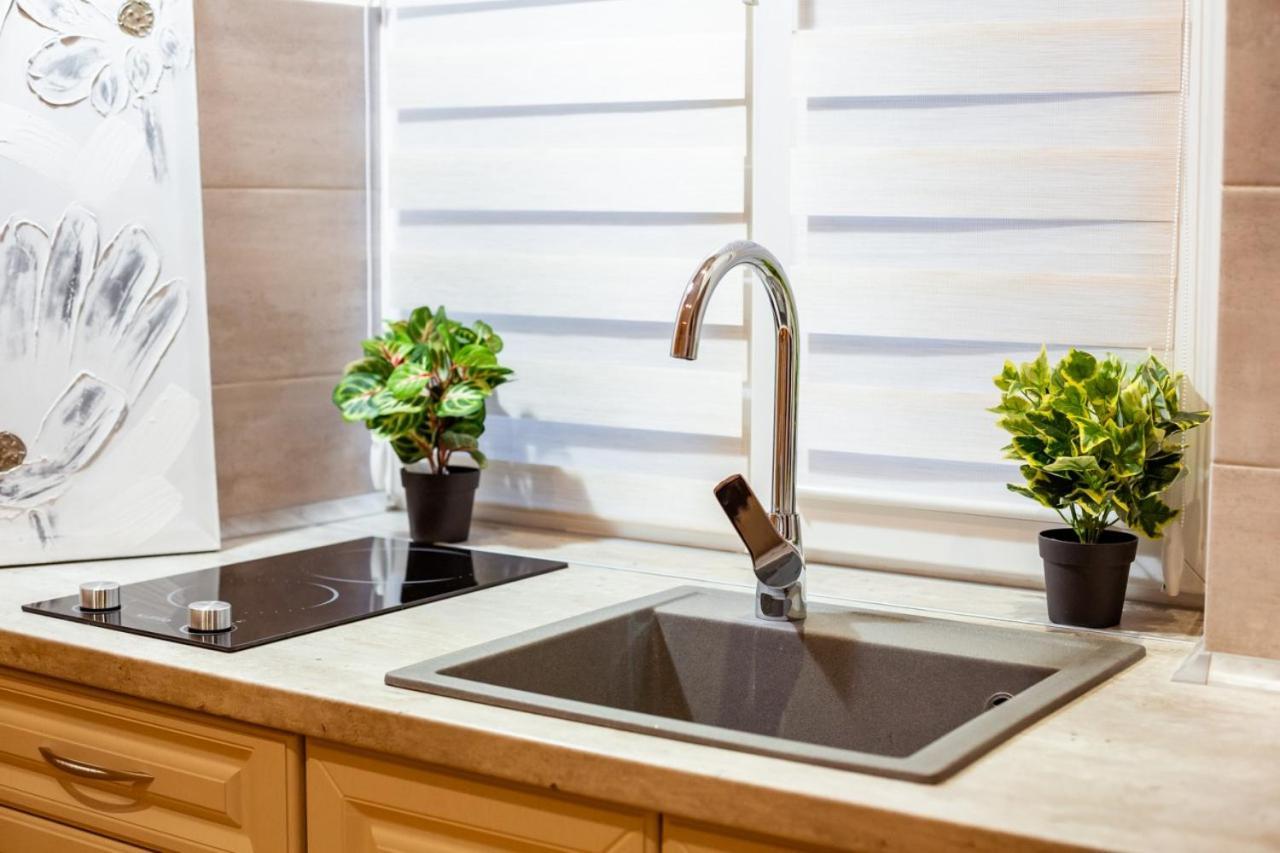 Alfa Apartments Svobody 31 Lviv Ngoại thất bức ảnh